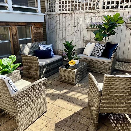 3 Bedroom Spacious Home In Ideal Location W Free Parking Back Yard Pets Welcome Чикаго Экстерьер фото