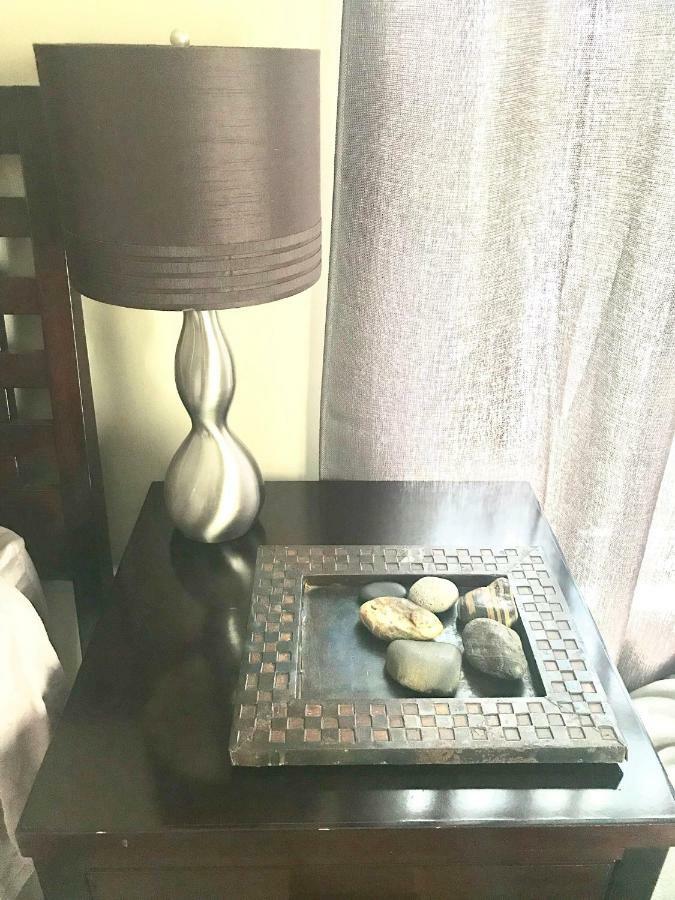 3 Bedroom Spacious Home In Ideal Location W Free Parking Back Yard Pets Welcome Чикаго Экстерьер фото