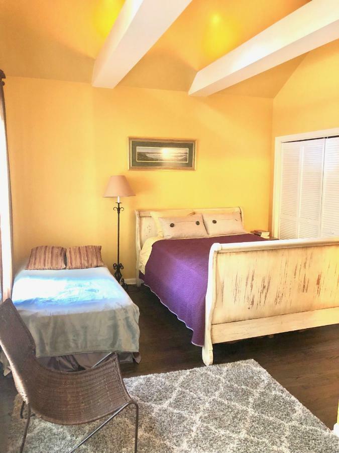 3 Bedroom Spacious Home In Ideal Location W Free Parking Back Yard Pets Welcome Чикаго Экстерьер фото